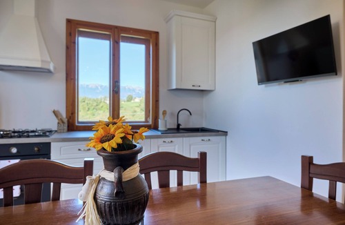 Sant'Anna d'Alfaedo Apartment | VALENTINA MANSION 'SUNFLOWER HOUSE'