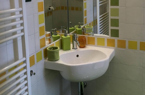 Cinque Terre Apartment | VerdeLimone: color and charm !! (011 019-LT-0311)