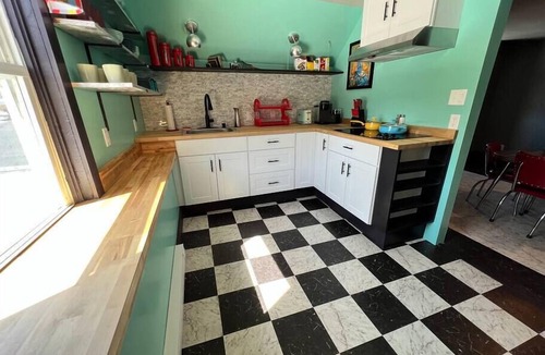 Bellefonte Apartment | Very Cool, Retro Getaway in Heart of Downtown