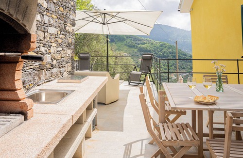 Moneglia Apartment | VESPA 50'SPECIAL APTM Amazing Nature, 10' to the beach +PVT Park in City Centre