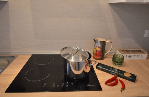 Est House | Via da Velo is a renovated apartment. Allows guest comfort.