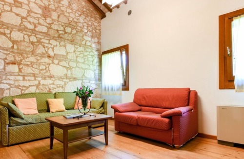 Longare Apartment | Vigneti apartment with two bedrooms and one bathroom on the second floor (apartment 5)