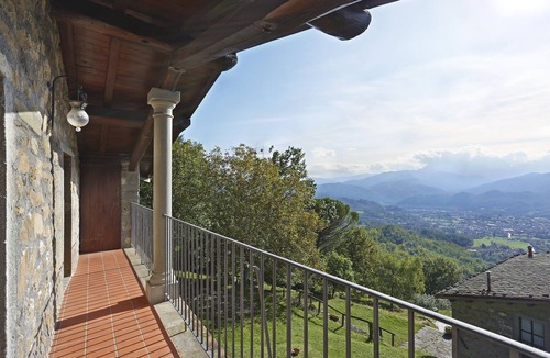 Castiglione di Garfagnana Villa | Villa Il Colle, Immersa Nella Natura e nel Silenzio