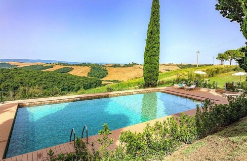 Asciano House | Villa Alba: A charming two-story villa situated in a quiet location, surrounded by a wonderful garden, with Free WI-FI.