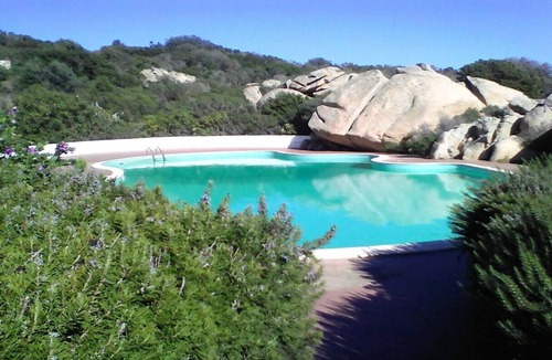 Punta Sardegna Villa | Villa Almar La Sarra in village, pool in granite rock setting.