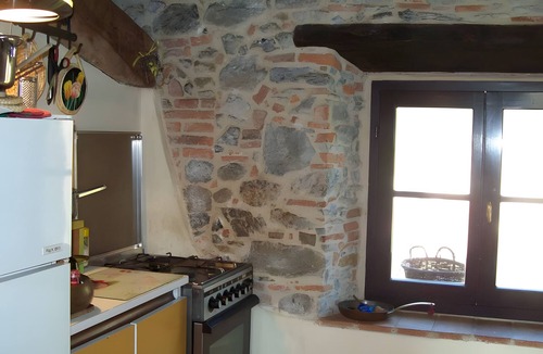 Nocchi Villa | Villa 'Aranci' with Shared Pool, Private Garden and Wi-Fi