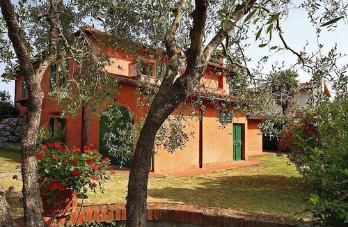 Reggello Villa | Villa Belletto: An elegant and welcoming two-story villa in the characteristic style of the Tuscan countryside, with Free WI-FI.