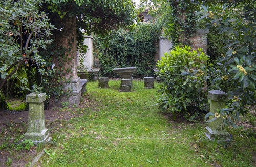 Azzate Apartment | Villa Berla. Frescoed Flat