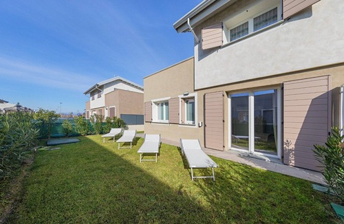 San Benedetto di Lugana Villa | Villa Botego 15 | 3 Bedrooms | Private Infinity Pool, Sauna & Terrace with.