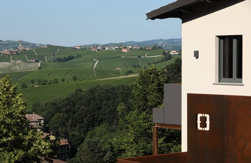 Barolo Apartment | Villa Carla Barolo: Brunate Suite