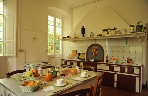 Sarzana Villa | VILLA CARLOTTA 9 PAX, Historic villa, BBC, WI-FI, Beautiful Garden, near 5Terre