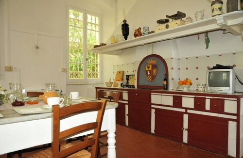 Sarzana Villa | VILLA CARLOTTA 9 PAX, Historic villa, BBC, WI-FI, Beautiful Garden, near 5Terre