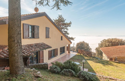 San Mariano Villa | Villa 'Con Piscina' with Lake View, Private Garden and Wi-Fi
