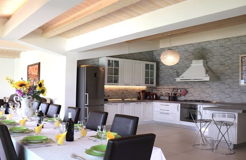 Monte San Giusto Villa | Villa De Carlonis, private pool with Jacuzzi and Gajser, for 16 people, WI-Fi