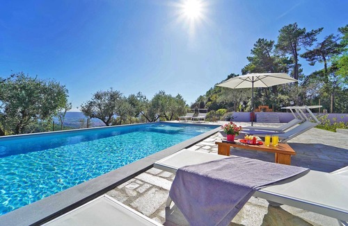Sarzana Villa | VILLA DEA A/C Large Pool BBQ Kids Play Area Gym Sauna BVolley near Cinque Terre