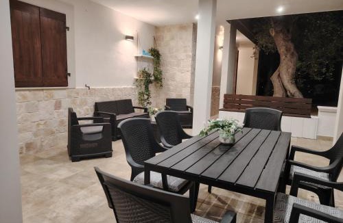 Castellana Grotte Villa | Villa dei Tigli - trulli e relax