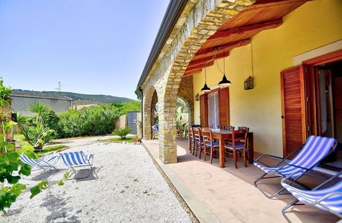 San Marco di Castellabate House | Villa Deneria: A characteristic and welcoming cottage surrounded by the greenery, with Free WI-FI.