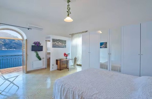 Ravello Villa | VILLA DI PALMA access to the beach and solarium