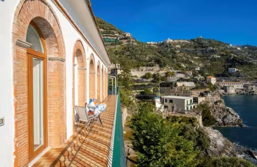 Ravello Villa | VILLA DI PALMA access to the beach and solarium
