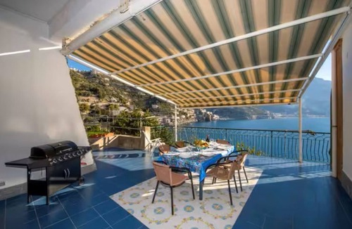Ravello Villa | VILLA DI PALMA access to the beach and solarium
