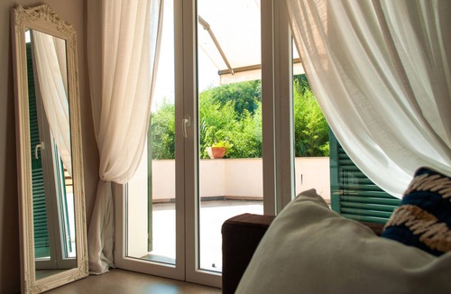Rezza Villa | Villa 'Due Ulivi' with Private Terrace, Private Garden and Wi-Fi