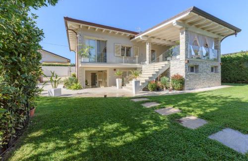 Querceta Villa | Villa Fiumetto by Mmega