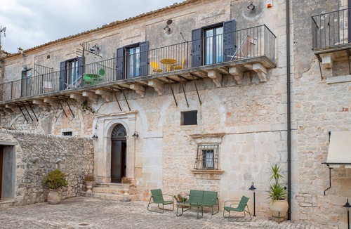 Modica Villa | Villa 'Flavia Con Piscina Privata' with Private Pool, Wi-Fi and Air Conditioning
