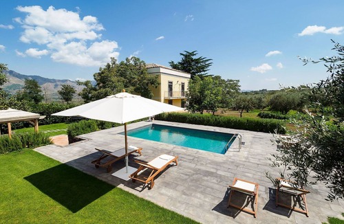 Rovittello Villa | Villa for 10 People with private pool, garden and free WiFi