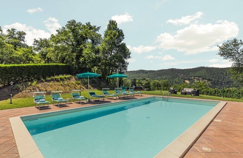 Ripoli Villa | Villa for 10 People with pool in the Heart of Tuscany