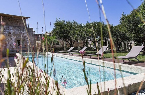 Giuggianello Villa | Villa Fragranza: An elegant and welcoming two-story ancient house surrounded by a citrus garden, with Free WI-FI.
