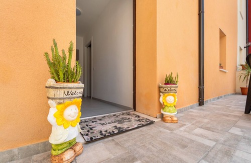 Guspini Apartment | Villa Giovia: double room 1