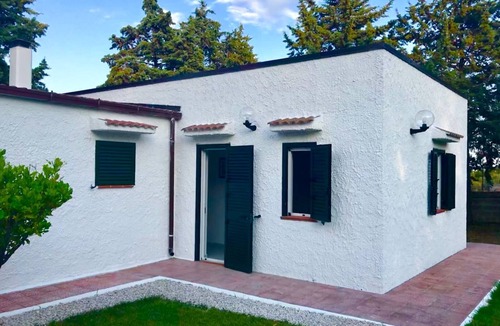 Pisticci Villa | VILLA IL CARRUBO-unit2 € 500 per week with 3 bedrooms for 10 persons
