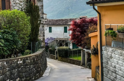 Tarzo Villa | Villa 'Il Cortivo 81' with Lake View, Wi-Fi and Air Conditioning