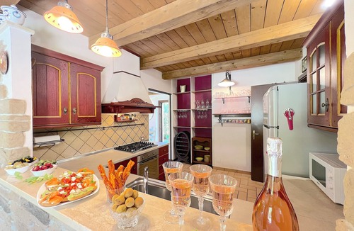 Monte San Giusto Villa | Villa Il Noceto, Private Big Pool, for 17 People, 5 Rooms, Near Sea, Wi-Fi free,