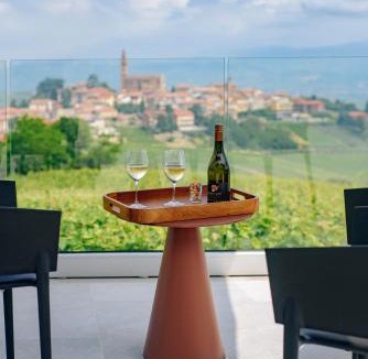 Castiglione Tinella Villa | Villa Immersa Tra Le Vigne Con Piscina Riscaldata