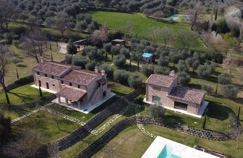 Foiano della Chiana Villa | Villa in Foiano Della Chiana with 6 bedrooms sleeps 14