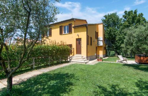 Ostra Vetere House | Villa in Ostra Vetere with Pool and Jacuzzis