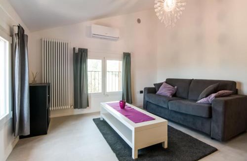 Ostra Vetere House | Villa in Ostra Vetere with Pool and Jacuzzis