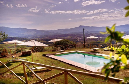 Porrena Villa | Villa in Tuscany with Heated Pool & Sports Court