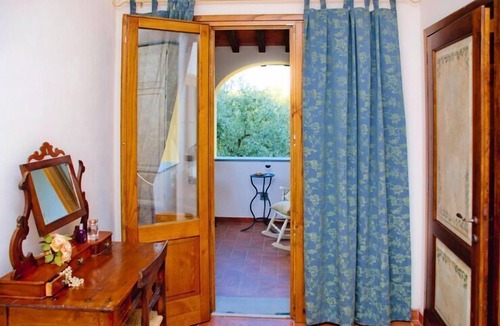 Lamporecchio House | Villa in Vinci with Private Pool & Vineyard Views