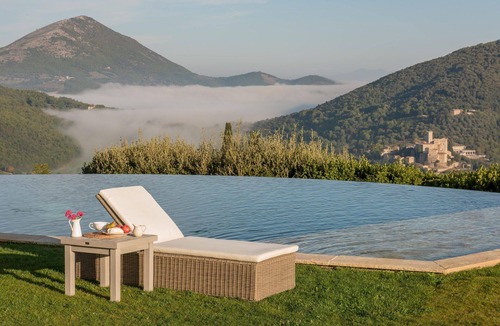 Montelovesco Villa | Villa in San Giovanni Del Pantano with 8 bedrooms sleeps 16