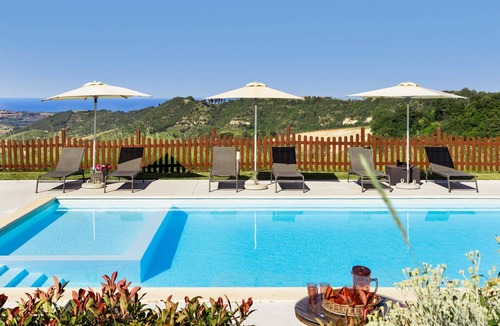 Ripatransone Villa | Villa La Fonte 14 with pool in the hills of Ripatransone, just 15 minutes from the Adriatic Sea