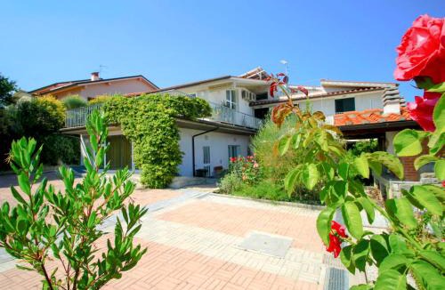 Bobolino Villa | Villa La Rosa by Interhome