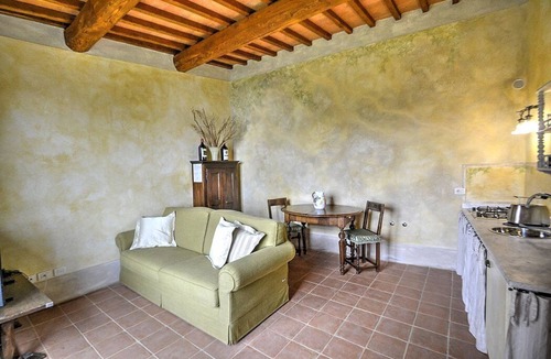 Poggibonsi Villa | Villa Lionella Grande: A splendid three-story villa surrounded by meadows and by green hills, with Free WI-FI.