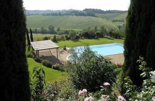 Poggibonsi Villa | Villa Lionella Grande: A splendid three-story villa surrounded by meadows and by green hills, with Free WI-FI.
