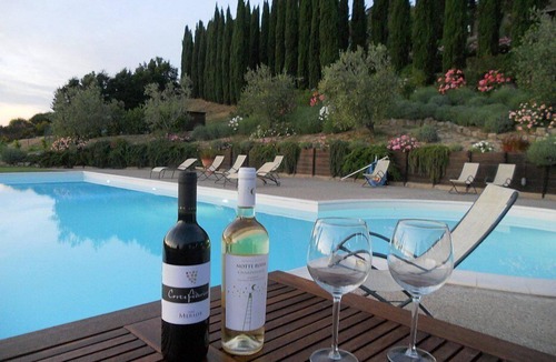 Poggibonsi Villa | Villa Lionella Grande: A splendid three-story villa surrounded by meadows and by green hills, with Free WI-FI.