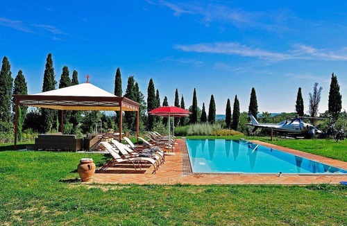 Peccioli Villa | Villa Lirica: An elegant historical villa surrounded by the greenery, with Free WI-FI.