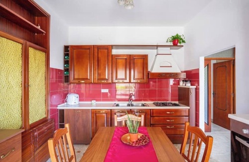 Minturno Villa | Villa 'Lucia' with Shared Terrace and Wi-Fi