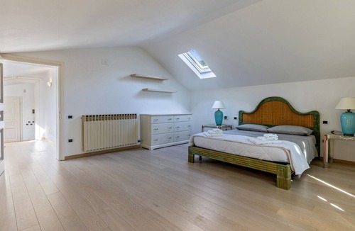 Arcugnano Villa | 'Villa Magnolia' with Shared Pool, Wi-Fi and Air Conditioning