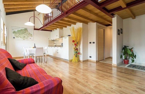 Miane House | Villa Marsica C: A welcoming two-story apartment immersed in a splendid landscape, in the heart of a wonderful little town, with Free WI-FI.